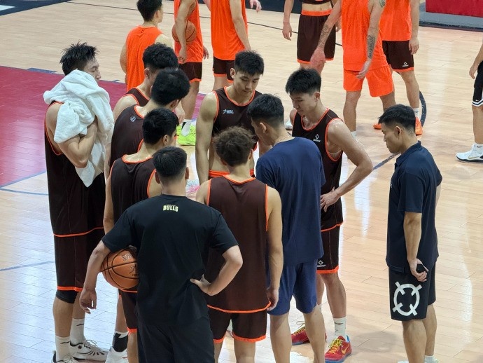 董灏确定加盟香港金牛，上季沪上仅登场9分钟
