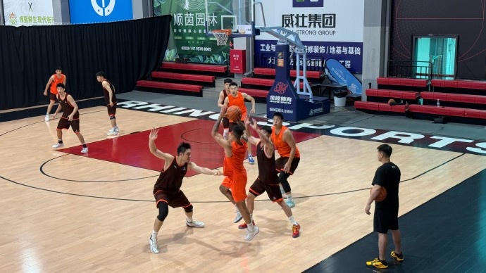 董灏确定加盟香港金牛，上季沪上仅登场9分钟