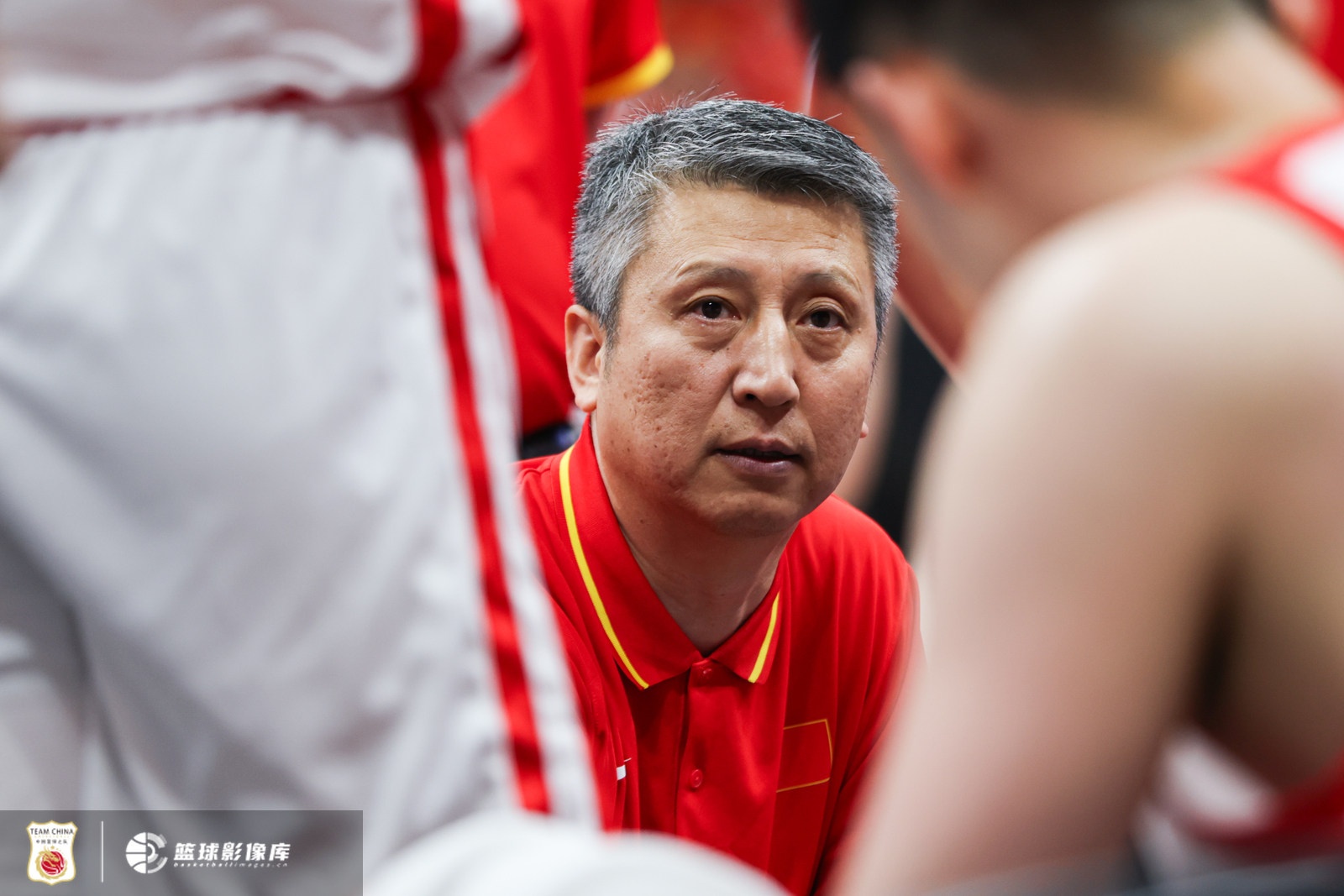 郭士强带6后卫出征卡塔尔 王兆丰:对转移球和战术延续有要求 郭士强带6后卫出征卡塔尔 王兆丰:对转移球和战术延续有要求