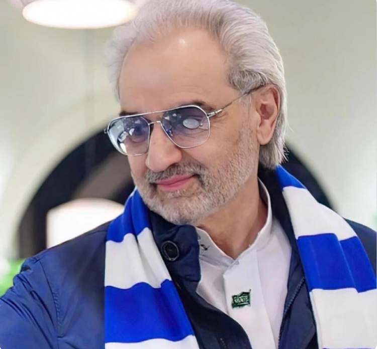 记者：沙特塔拉勒王子会承担新月签沃特金斯、解约本泽马的费用