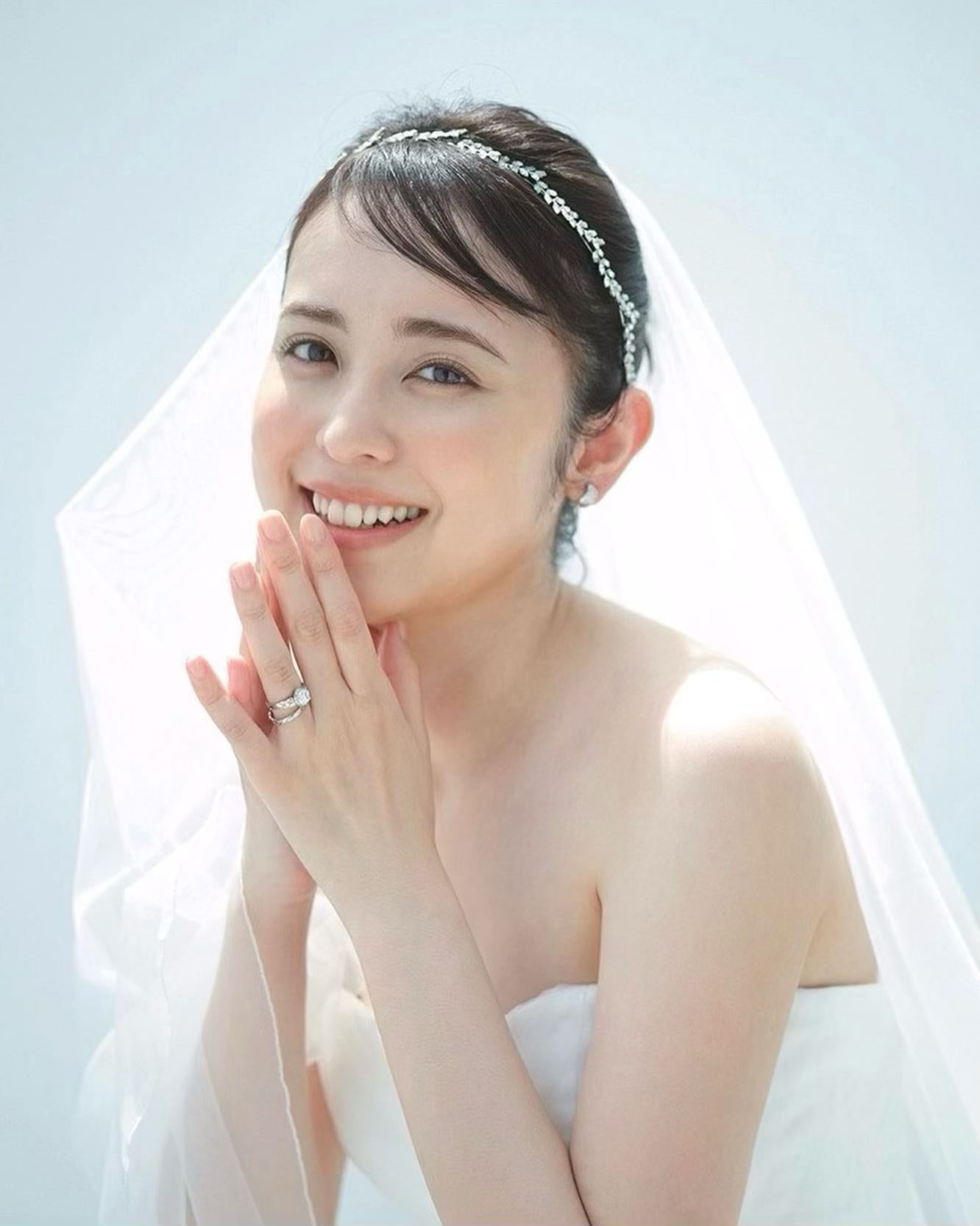 渡边雄太妻子带娃观战世预赛晒照：👶🏻第一次看篮球比赛