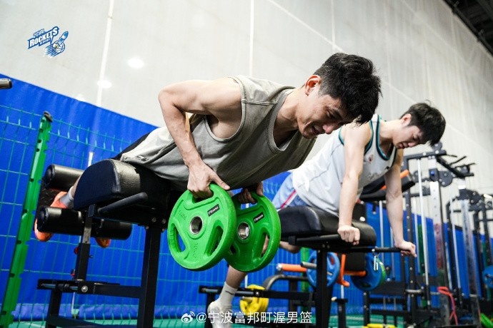 备战新赛季！宁波男篮晒训练日常：力量篇 埋头苦练