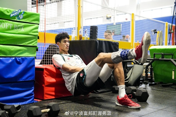 备战新赛季！宁波男篮晒训练日常：力量篇 埋头苦练