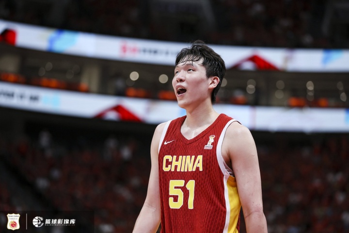 杨瀚森谈与黎巴嫩归化中锋交流内容:他问我能不能赛后换球衣? 杨瀚森谈与黎巴嫩归化中锋交流内容:他问我能不能赛后换球衣?